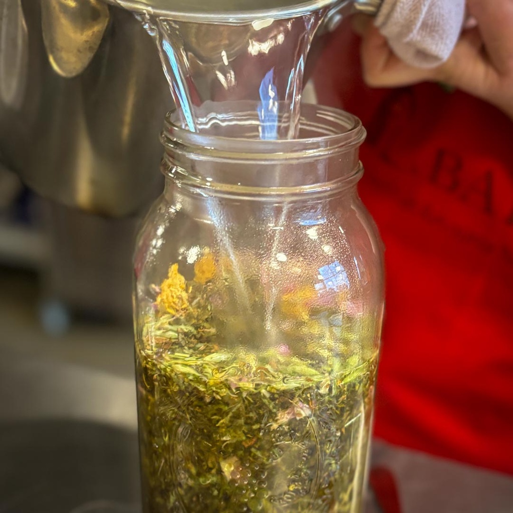 The Healing Kitchen: Nourishing Herbal Drinks